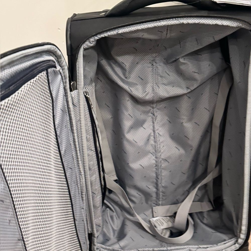 Travelpro WalkAbout 7 carry on 22 Exp Spinner,luggage suitcase travel bag - Picture 7 of 16